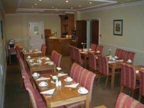 Reštaurácia alebo iné gastronomické zariadenie v ubytovaní Abbey Lodge Hotel