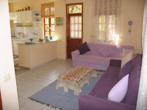 A seating area at Pasha Apart Hotel