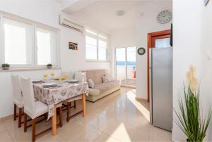 Kuchyňa alebo kuchynka v ubytovaní Apartments Jasna