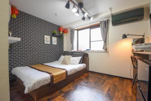 Postel nebo postele na pokoji v ubytování Comfy Stay Sakuramachi