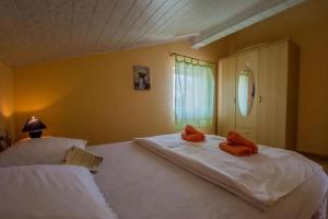 Postel nebo postele na pokoji v ubytování Apartments Tajci