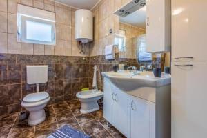 Koupelna v ubytování Apartments Cvetkovic + 37 fotografií