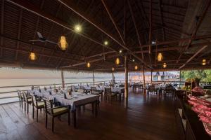 Restaurace v ubytování Papua Paradise Eco Resort + 37 fotografií