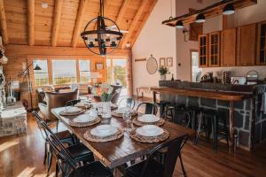 Зображення з фотогалереї помешкання Yosemite Charm by Casa Oso with spa and breathtaking views у місті Маріпоса