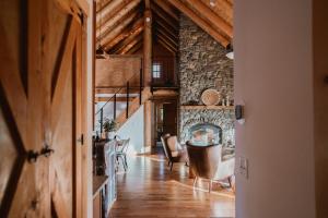Зображення з фотогалереї помешкання Yosemite Charm by Casa Oso with spa and breathtaking views у місті Маріпоса