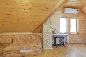 Posedenie v ubytovaní Rustic Cottage With Heated Pool - Happy Rentals