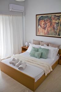 a bedroom with a large bed with towels on it at ΗΒΗ MINI HOME in Chalkida