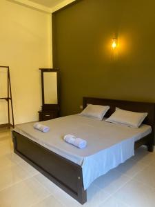 a bedroom with a bed with two towels on it at Negombo 146 Homestay in Negombo