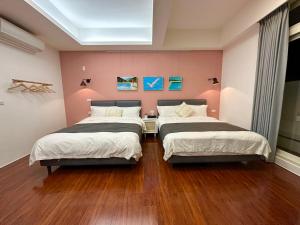 Postel nebo postele na pokoji v ubytování 游遊民宿 Yulazy inn 寵物友善 I 包棟
