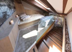 una vista aérea de un dormitorio en una casa en Hotel Las Treixas, en Puebla de Sanabria 37 fotos más