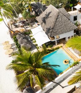 Bazén v ubytování Alladin Boutique Beach Hotel and SPA Zanzibar nebo v jeho okolí