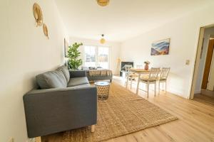 a living room with a couch and a table at FullHouse - Eisenach - K31 - Balcony - 2 Queensize Beds - SmartTV in Eisenach