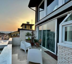 A balcony or terrace at La casa di Angelina