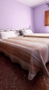 A bed or beds in a room at Vivienda Turística el Ciclamen