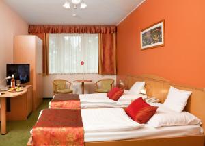 Posteľ alebo postele v izbe v ubytovaní Hotel Kálvária
