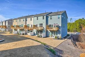 un gran edificio de apartamentos con balcones. en Durham Vacation Rental with Community Pools!, en Durham