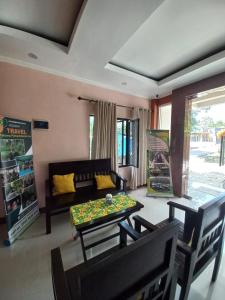 a living room with a couch and a table at Bubuhan Kita Guest House Syariah in Pangkalan Bun