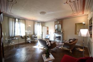 Oleskelutila majoituspaikassa Villa Fontana Relais Suite & Spa