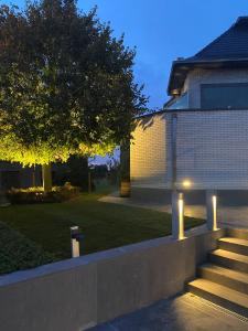 Taman di luar J and R flanders fields holiday homes