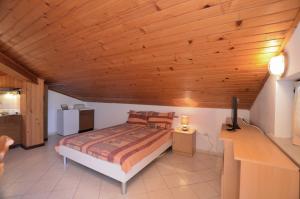 Postel nebo postele na pokoji v ubytování Apartments Ljiljana