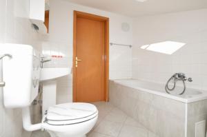 Koupelna v ubytování Apartments Ljiljana + 37 fotografií