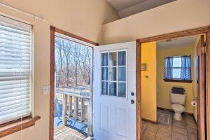Bilde i galleriet til The Brewer Guesthouse Tiny Home with Patio and Yard! i Perryville