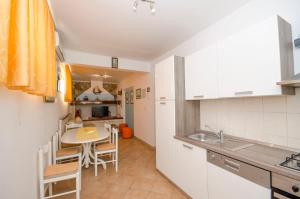 Kuchyň nebo kuchyňský kout v ubytování House Ratac