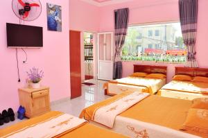 Giường trong phòng chung tại Cô Tô Cường Thịnh Homestay