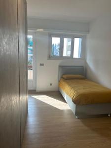 מיטה או מיטות בחדר ב-Apartment Regina Luxury Lugano