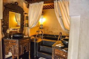 Posezení v ubytování Riad Mayfez Suites & Spa