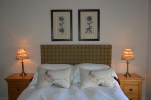 Кровать или кровати в номере Balnearn House