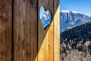 A general mountain view or a mountain view taken from Az apartmant