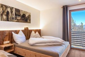 A bed or beds in a room at Aschnerhof Holzherz
