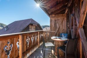 A balcony or terrace at Aschnerhof Holzherz