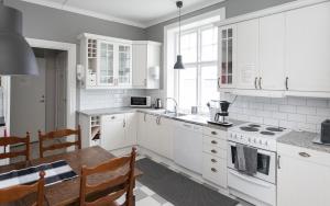 Kuchyň nebo kuchyňský kout v ubytování Vandrarhemmet Vindarnas Hus + 33 fotografií