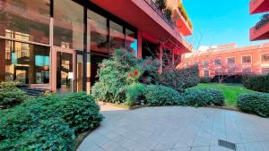 A garden outside Italianway - Zuretti 32