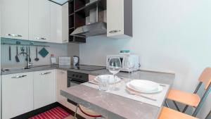 A kitchen or kitchenette at Italianway - Zuretti 32