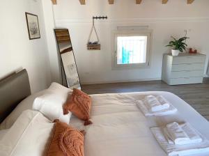 A bed or beds in a room at Residenza Giulio Romano