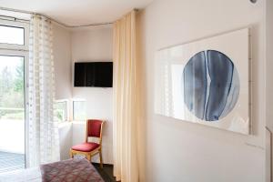 Telewizja i/lub zestaw kina domowego w obiekcie Hotel St. Virgil Salzburg