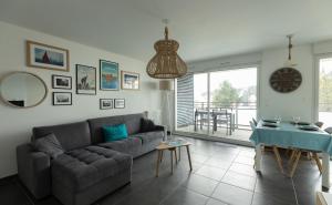 Posedenie v ubytovaní Riviera - T3 avec piscine partagée et parking proche plage Arzon