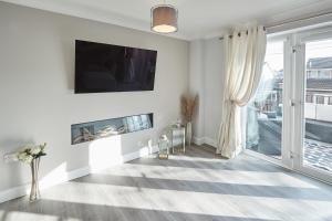 A television and/or entertainment centre at Host & Stay - Aidan Gardens