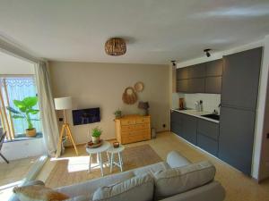 A kitchen or kitchenette at Brisa al Mar Cap Salou