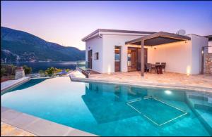 Hồ bơi trong/gần Mr Grey Luxury Villa