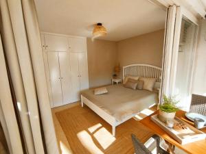 A bed or beds in a room at Brisa al Mar Cap Salou