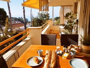 A balcony or terrace at Brisa al Mar Cap Salou