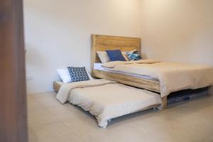 מיטה או מיטות בחדר ב-Sandy Home