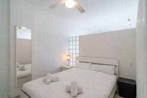 Postel nebo postele na pokoji v ubytování Carabeo 27 Studios Casasol + 12 fotografií