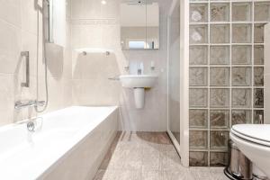 Ένα μπάνιο στο Casa Queensway +22 φωτογραφίες