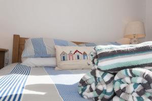 Uma cama ou camas num quarto em Shells at Ocean House - QC1756