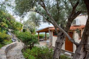 Fotografie z fotogalerie ubytování Spacious Villa in Kato Pine with Sea View and Private Pool. v destinaci Elounda